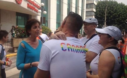 Roberta Jacobson joins Gay Pride Parade in Mexico City