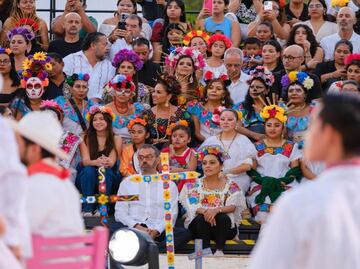 Mara Lezama celebra con el pueblo de Puerto Juárez el Janal Pixan 2025, una ofrenda viva a nuestras raíces mayas