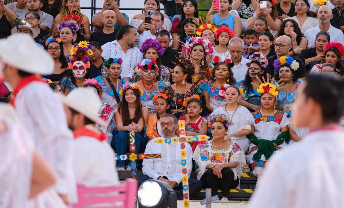 Mara Lezama celebra con el pueblo de Puerto Juárez el Janal Pixan 2025, una ofrenda viva a nuestras raíces mayas. Foto: Especial