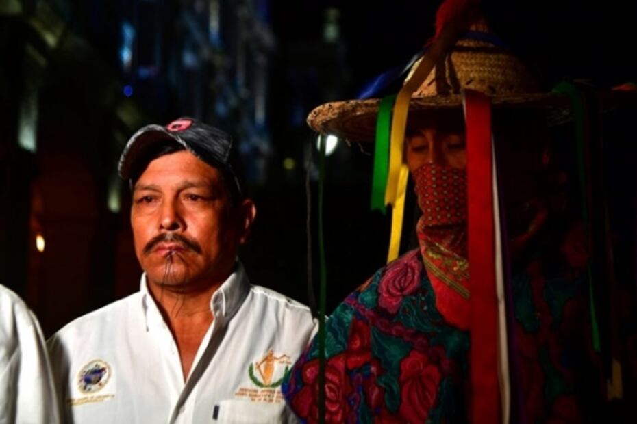 Campesinos se cosen la boca y exigen audiencia con AMLO