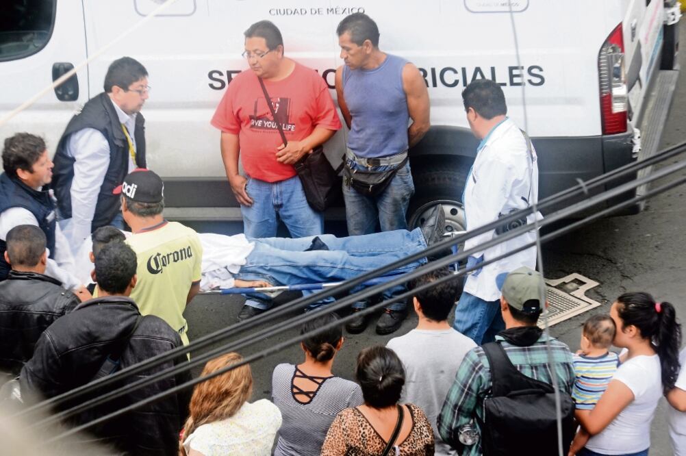 Cuando se dirigía a su consultorio en Álvaro Obregón, un dentista fue asesinado por dos hombres armados. (EDUARDO SÁNCHEZ. EL UNIVERSAL)