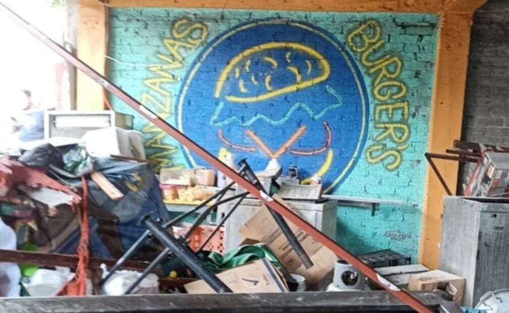 Acumulación de gas hace explotar local de hamburguesas en Iztapalapa; hay 5 lesionados 