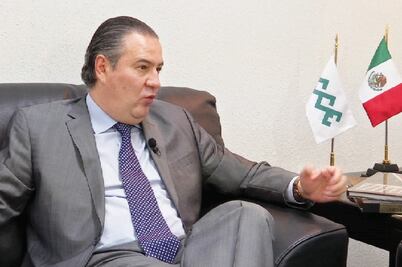 "Una opción sería subir el salario mínimo en efectivo"