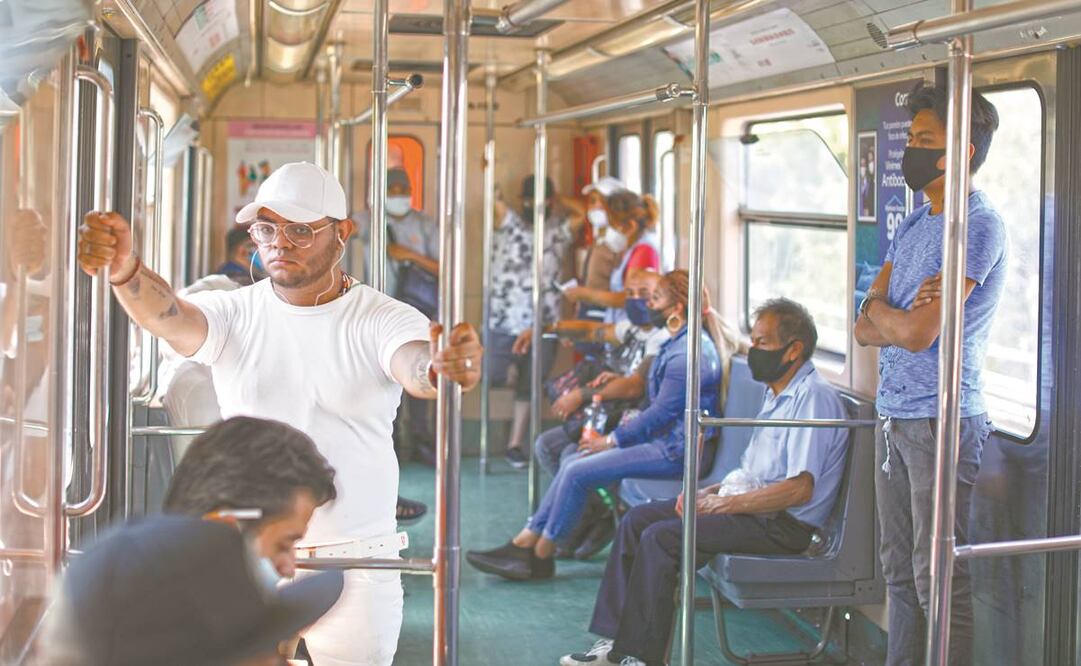 Los ejecutivos de finanzas consideran que en México hay incertidumbre porque se da un mensaje de apertura, pero se hace con semáforo rojo. Foto: REBECCA BLACKWEL. AP