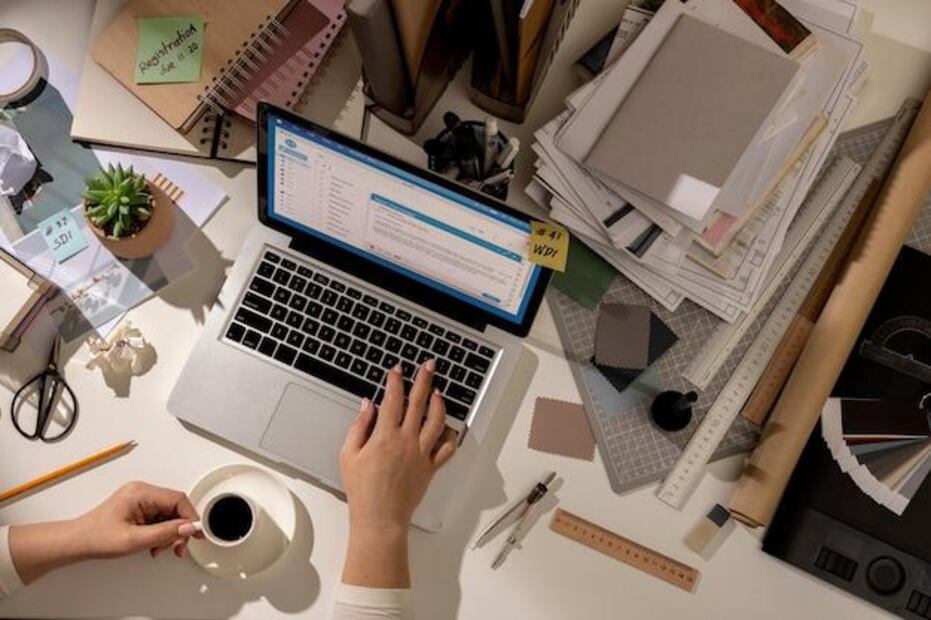 El cerebro humano no está diseñado para realizar múltiples tareas a la vez de manera efectiva. Fuente: Freepik.