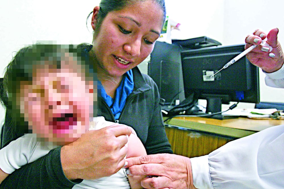 En el marco del Programa Nacional de Vacunación, el viernes pasado se aplicaron las vacunas de BCG (Tuberculosis), Rotavirus y Hepatitis B, a 52 niños (ARCHIVO EL UNIVERSAL)