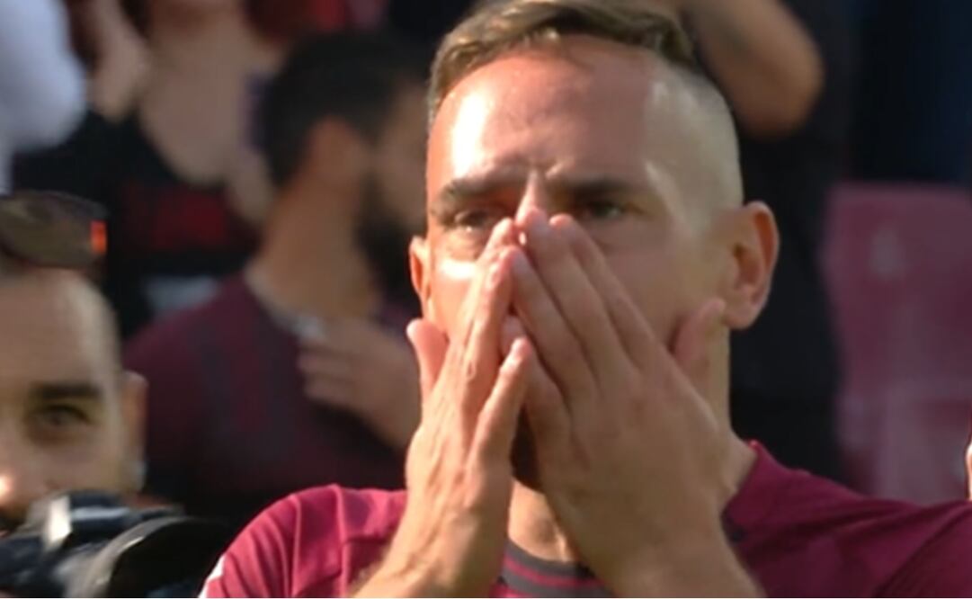 El francés llorando en su despedida con el Salernitana / Foto: Especiales