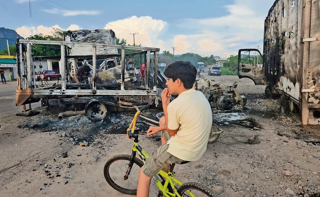 Los vestigios de los actos de violencia en Culiacán fueron retirados ayer bajo un fuerte operativo de seguridad en la sindicatura del Limón de los Ramos. Foto: especial