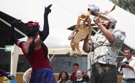 Llevan el teatro a la calle para reflexionar sobre la vida y la muerte 