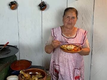Las enchiladas de doña Ángela de "De mi rancho a tu cocina"
