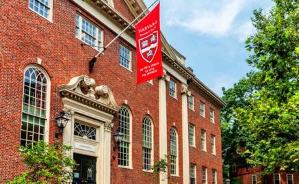 Harvard busca restaurar financiamiento en audiencia contra Trump; recortes por antisemitismo desatan demanda histórica