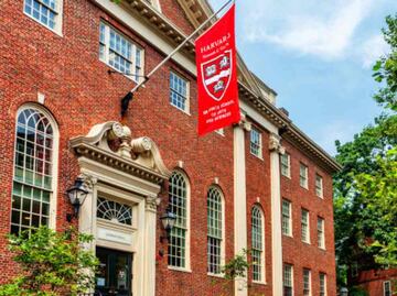 Harvard busca restaurar financiamiento en audiencia contra Trump; recortes por antisemitismo desatan demanda histórica