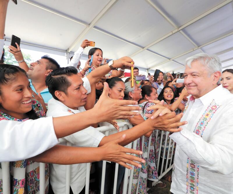 Andrés Manuel López Obrador aseguró que los billetes de lotería que se regalarán a comunidades pobres serán donados por empresarios. Foto: PRESIDENCIA