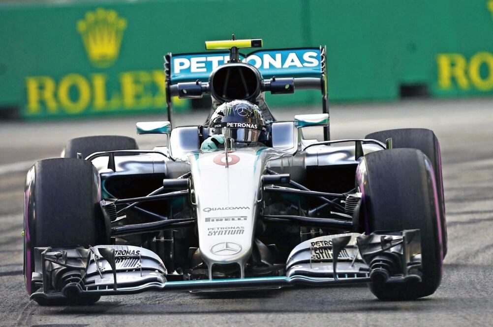 Rosberg admitió que la batalla por la primera plaza será muy peleada (WALLACE WOON. EFE)