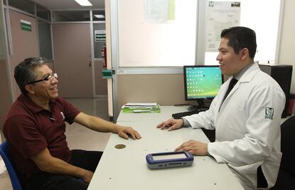 Andropausia se presenta en hombres de entre los 50 y 70 años: IMSS