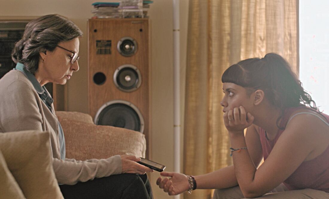 Verónica Langer y Renata Vaca son las actrices estelares en esta película. A lo largo de los días van entablando una relación. Foto: CORTESÍA