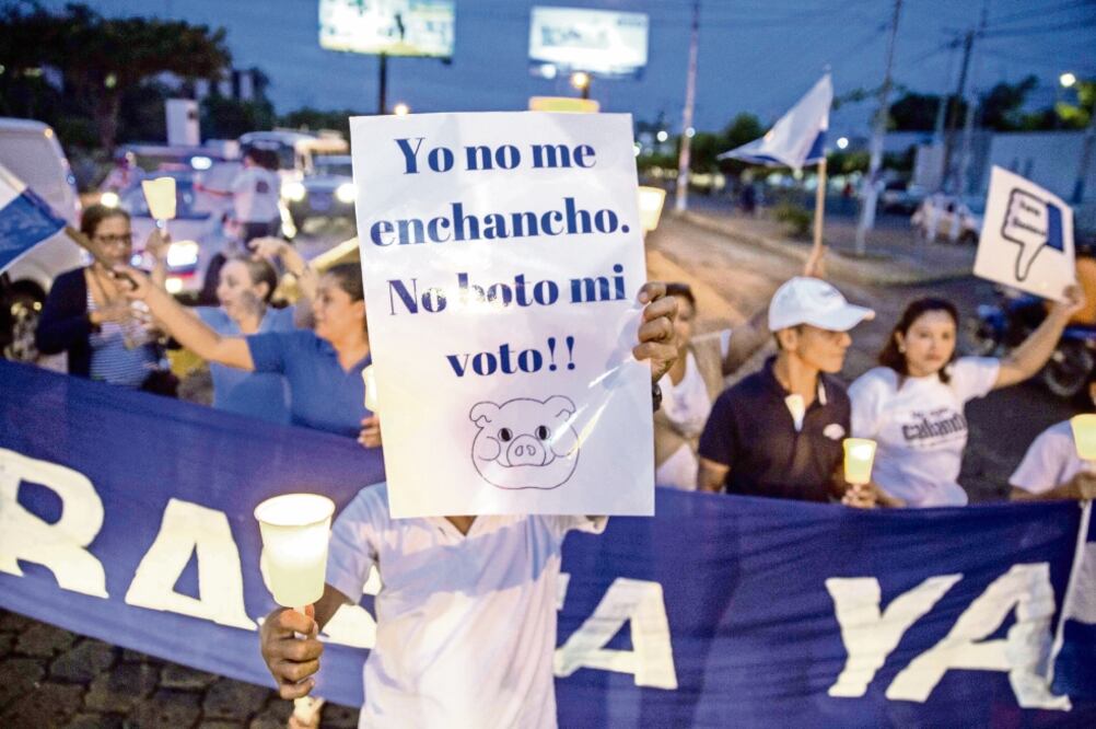 Integrantes de la coalición opositora de Nicaragua durante una protesta realizada el pasado 11 de agosto frente a la sede central de Consejo Supremo Electoral (CSE) en Managua, contra unas elecciones que tachan de “farsa" (EFE. ARCHIVO)