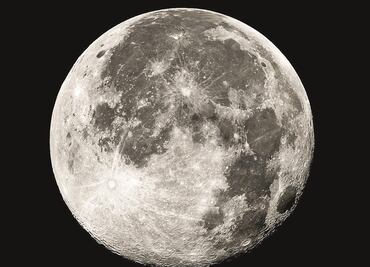 NASA encuentra hielo en polos de la Luna