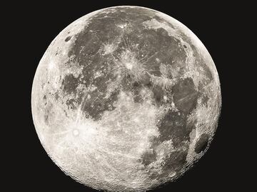 NASA encuentra hielo en polos de la Luna