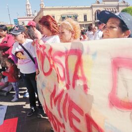 Mujeres marchan en dos ciudades contra la violencia 