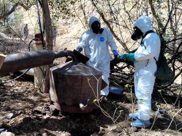 Marina destruye dos laboratorios clandestinos con más de 6 toneladas de precursores químicos en Durango