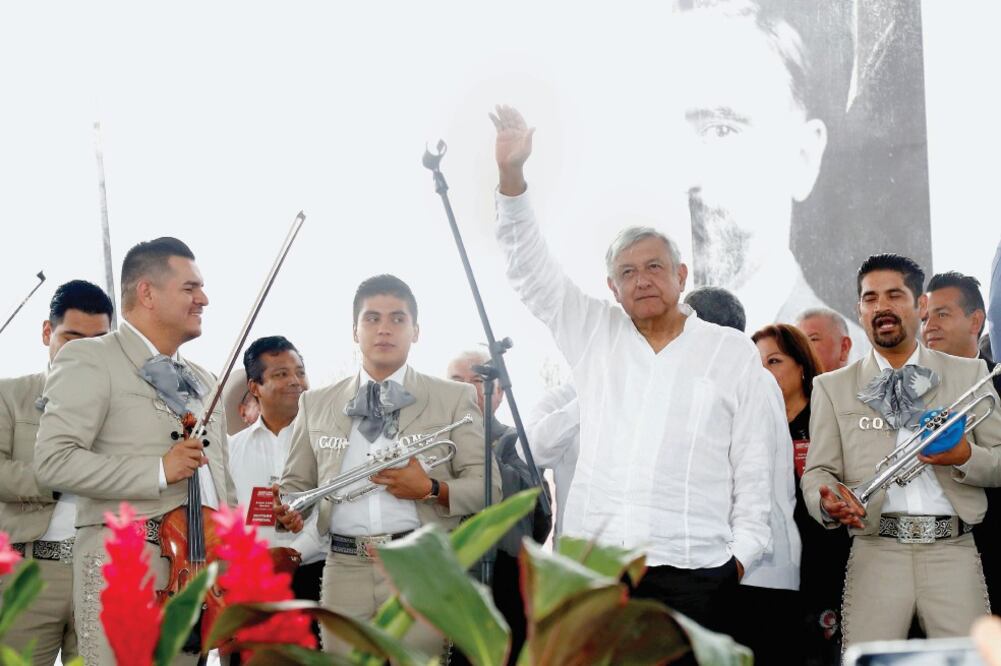 Andrés Manuel López Obrador arribó a Guadalajara para cerrar su tercer día de gira de agradecimiento. (YADÍN XOLALPA. EL UNIVERSAL)