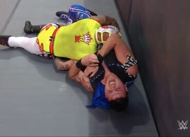Rey Mysterio y su hijo Dominik, atacados brutalmente en el Monday Night Raw