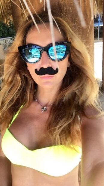 Geraldine Bazán luce sus curvas en bikini