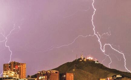 Rayo alcanza a trabajadores que descansaban en Veracruz; hay dos muertos