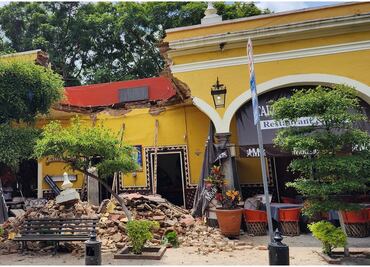 VIDEO: Colapsa fragmento de bóveda al exterior del Parián en Jalisco; no se reportan heridos