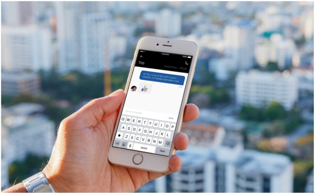 Cuando un conductor reciba un mensaje la app leerá en voz alta su contenido, pudiendo este hacer una pulsación sobre la pantalla para enviar al pasajero un emoji para confirmar la recepción