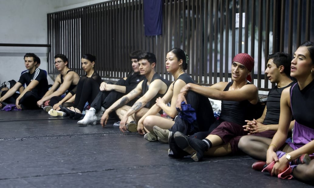 Bailarines de la compañía dancística. Foto: Diego Prado