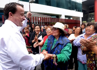 Arriola cuestiona a Barrales sobre recursos para fondear tarjetas de cartón