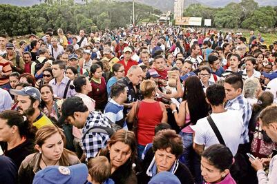 Casi 30 mil venezolanos cruzan hacia Colombia