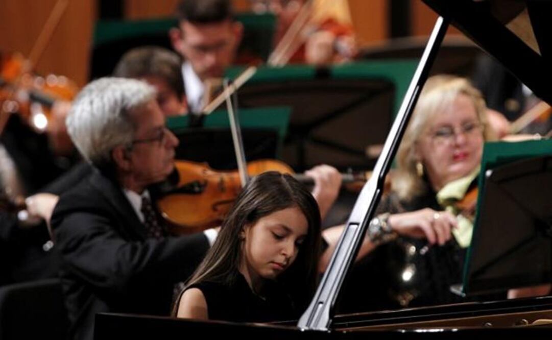 Guadalajara-born pianist, Daniela Liebman, playing with the Jalisco Philharmonic Orchestra – File photo/EL UNIVERSAL