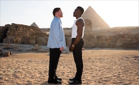 Canelo Álvarez sostiene su primer cara a cara con su próximo rival en las Pirámides de Egipto