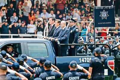 EPN pide penas más severas para agresores de policías