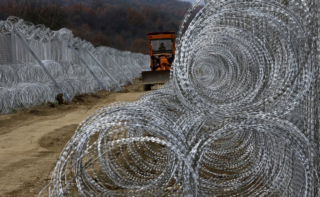 Una cerca de alambre de púas en la frontera - Foto: Ognen Teofilovski/REUTERS