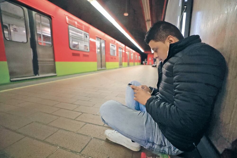 La línea 7 del Metro es una de las más utilizadas y entre sus usuarios destacan ejecutivos y jóvenes, perfiles cuyos datos interesan a las empresas. (Fotos: IRVIN OLIVARES)