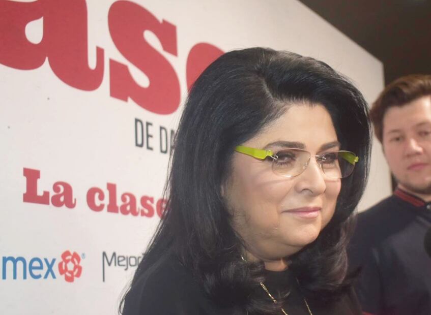 Victoria Ruffo se presentó en la alfombra roja de la obra "La clase", que está celebrando 100 representaciones.
Foto: EL UNIVERSAL / Armando Pereda Maldonado