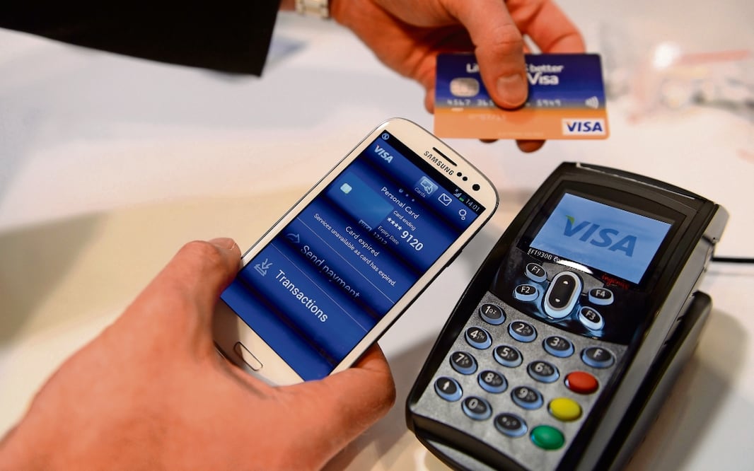 A marzo pasado estaban registrados 34 millones 633 mil contratos de tarjeta de crédito, indican datos de la CNBV. Archivo El Universal