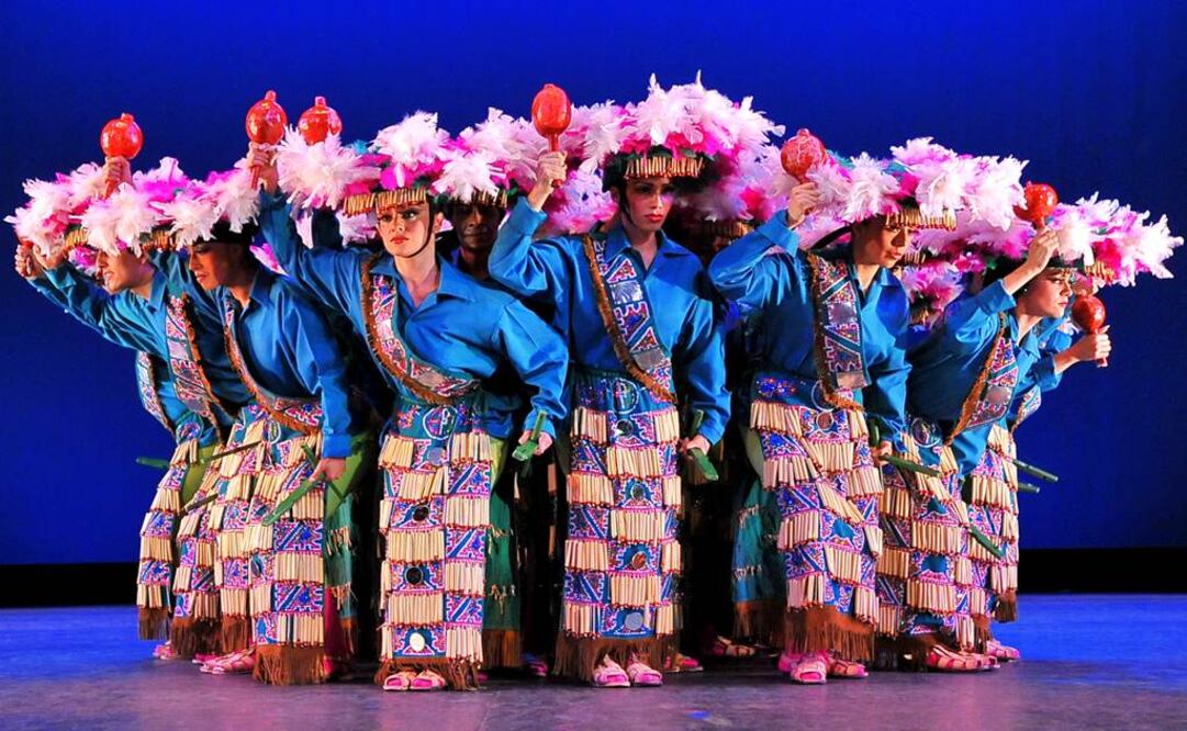 La agrupación, integrada por 40 bailarines más los intérpretes musicales, es dirigida por Salvador López, nieto de Amalia Hernández. (FOTO: Archivo EL UNIVERSAL)