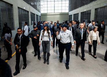 EU deporta a El Salvador a otros 10 migrantes; los acusa de pertenecer a la MS-13 o al Tren de Aragua