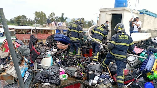 Se registra incendio de basura en azotea de vivienda en alcaldía Iztapalapa; no hay personas lesionadas