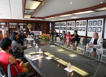 Raymundo Collins se reúne con barras de América y Chivas