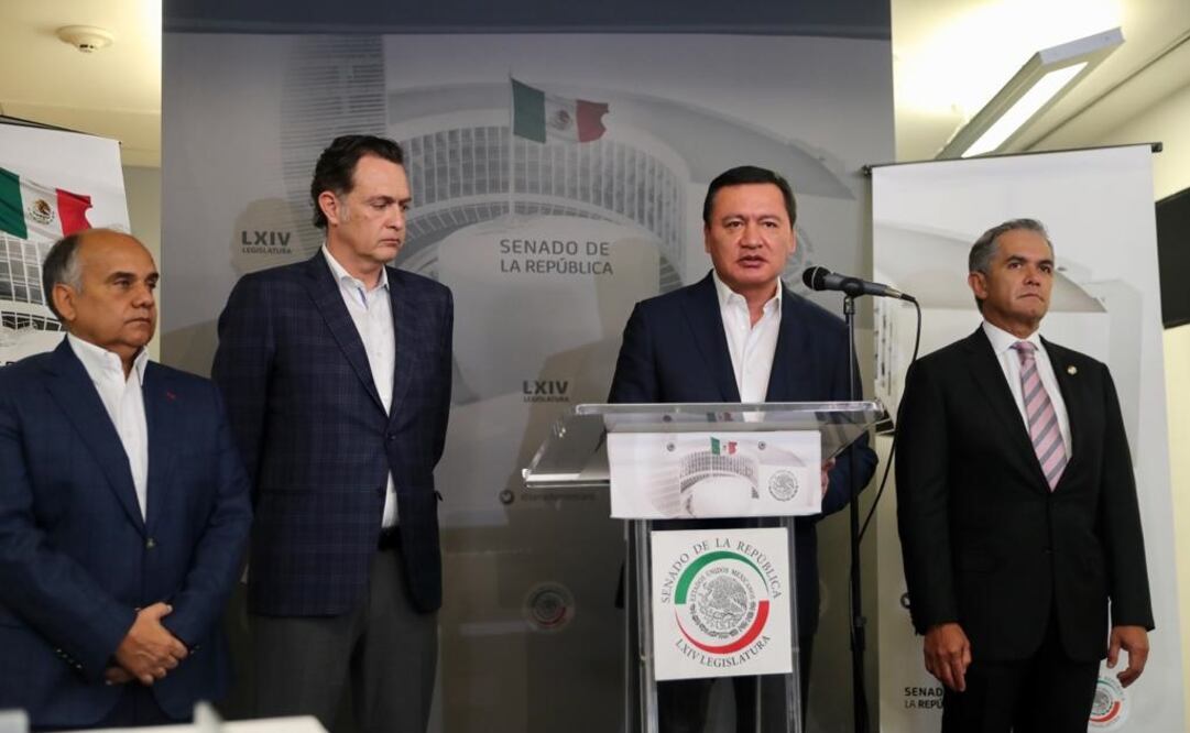 Mauricio Kuri, Miguel Ángel Osorio Chong y MIguel Ángel Mancera. Foto: Lucía Godinez/EL UNIVERSAL 