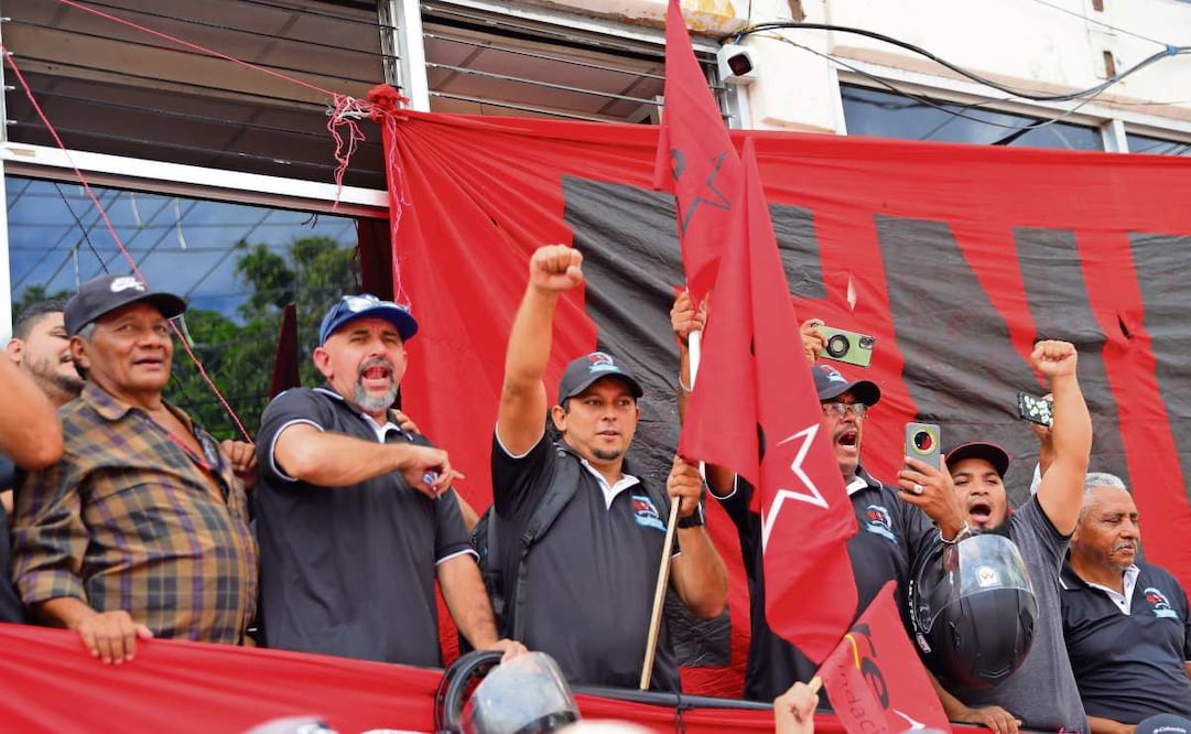 Simpatizantes de Libertad y Refundación Libre se manifiestan ante la falta de resultados de las elecciones del 30 de noviembre, en Honduras. Foto: Gustavo Amador / EFE