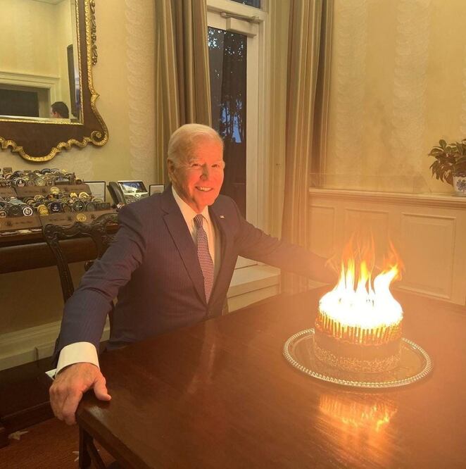 El presidente Joe Biden subió a sus redes sociales una foto con su pastel de cumpleaños. FOTO: THREADS