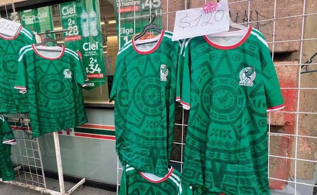 Mercancía “pirata” del Mundial 2026 inunda Tepito y Centro Histórico