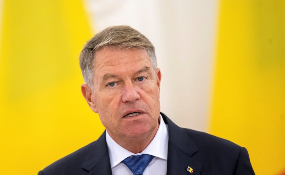 El presidente de Rumania, Klaus Iohannis, habla durante una conferencia de prensa conjunta con el presidente lituano, Gitanas Nauseda, en el palacio presidencial en Vilnius, Lituania, el jueves 24 de noviembre de 2022. Foto: AP